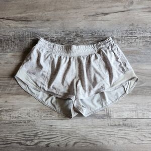 (10) Lululemon Hotty Hot Short II *2.5"